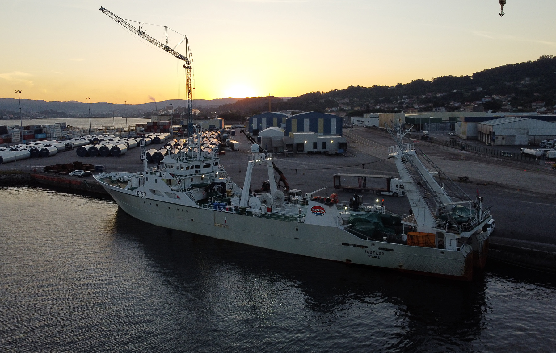 Buque Igueldo en el puerto de Marín